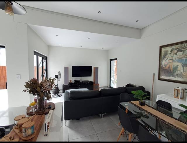 3 BEDROOM HOUSE FOR SALE IN PALM LAKES ESTATE